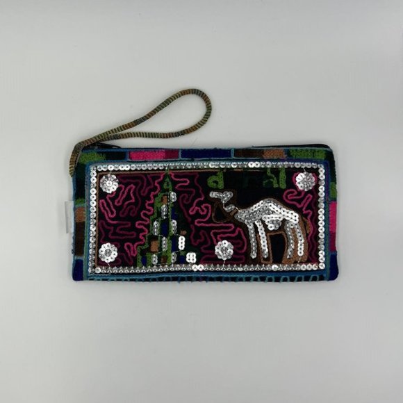 Embroidered and Sequined Clutch with Key Chain from Dubai - Never Used - Picture 4 of 7